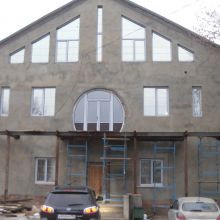 Балконная дверь в круглом проеме в коттедже Балконная дверь в круглом проеме в частном доме
